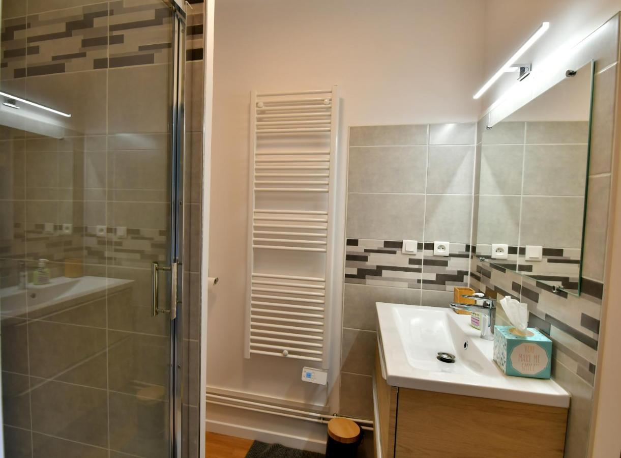 Le 44 - T2 Renove Moderne Et Confortable En Centre-Ville Montluçon Exteriör bild
